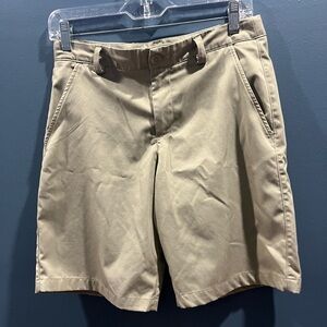 UA kids golf shorts sz YL
